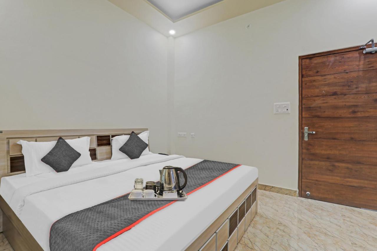 Townhouse P.S.Palace Near Amausi Metro Station Lucknow Extérieur photo