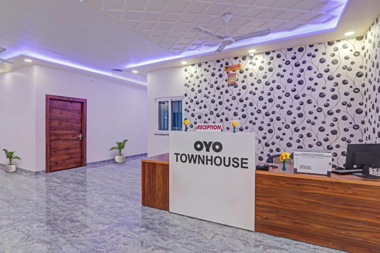 Townhouse P.S.Palace Near Amausi Metro Station Lucknow Extérieur photo