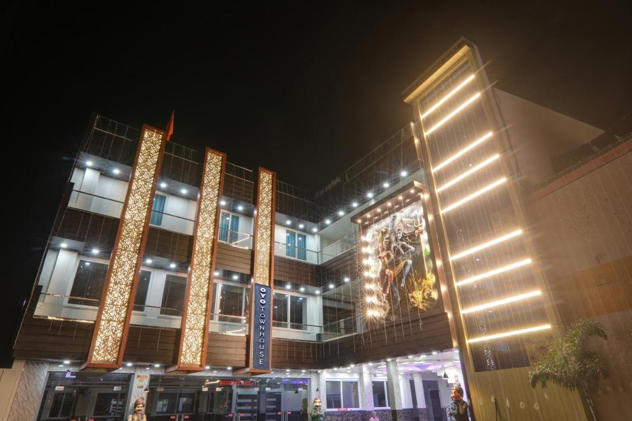 Townhouse P.S.Palace Near Amausi Metro Station Lucknow Extérieur photo