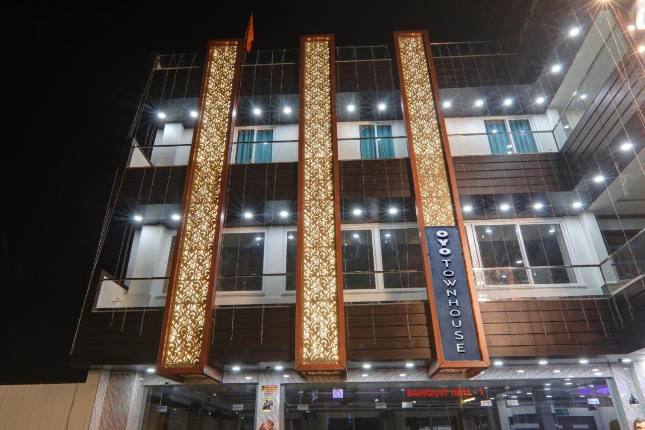 Townhouse P.S.Palace Near Amausi Metro Station Lucknow Extérieur photo