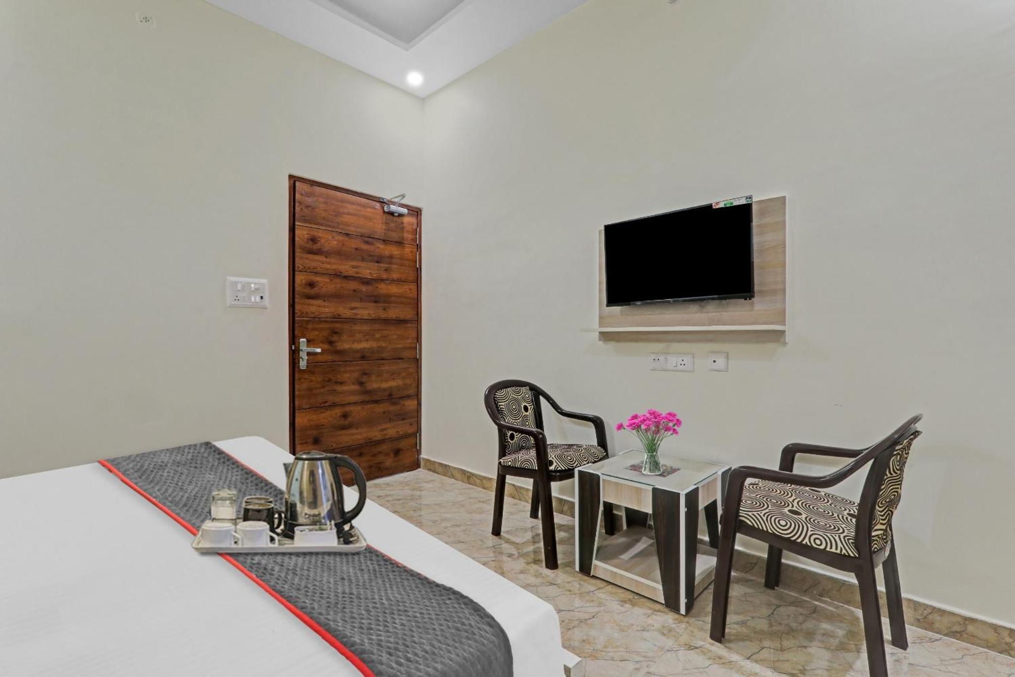 Townhouse P.S.Palace Near Amausi Metro Station Lucknow Extérieur photo