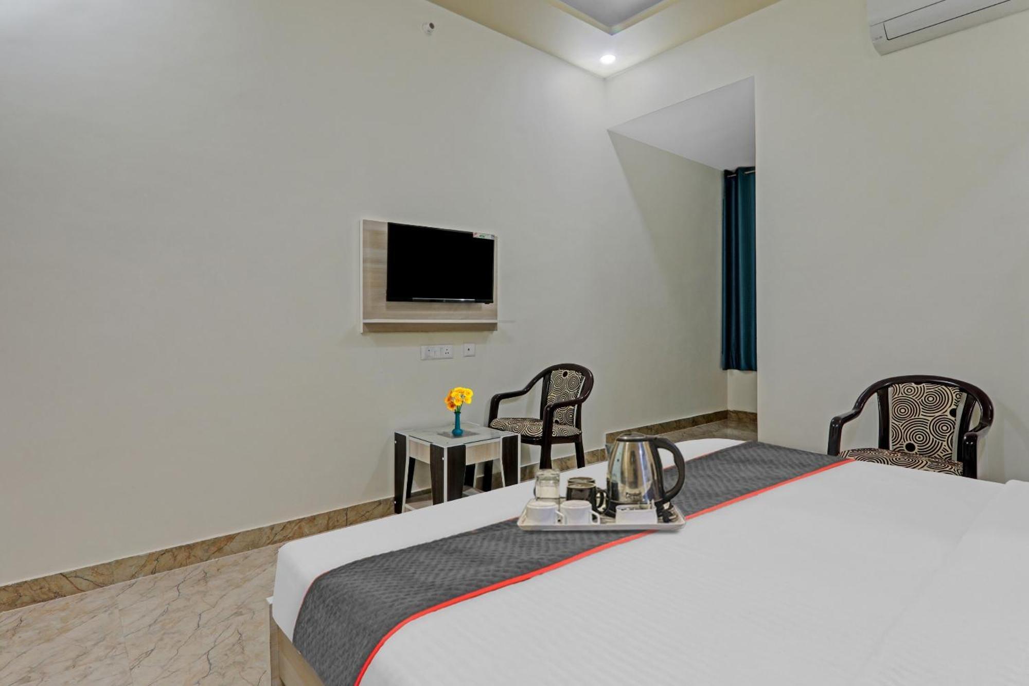 Townhouse P.S.Palace Near Amausi Metro Station Lucknow Extérieur photo