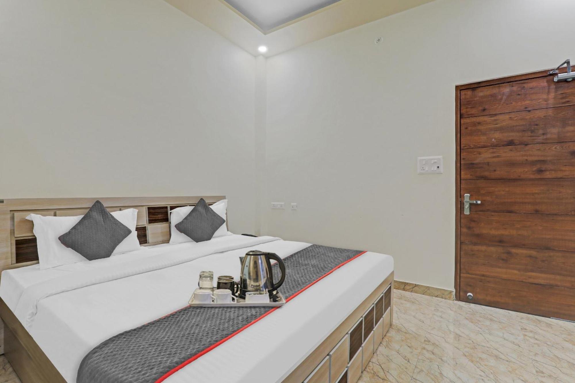 Townhouse P.S.Palace Near Amausi Metro Station Lucknow Extérieur photo