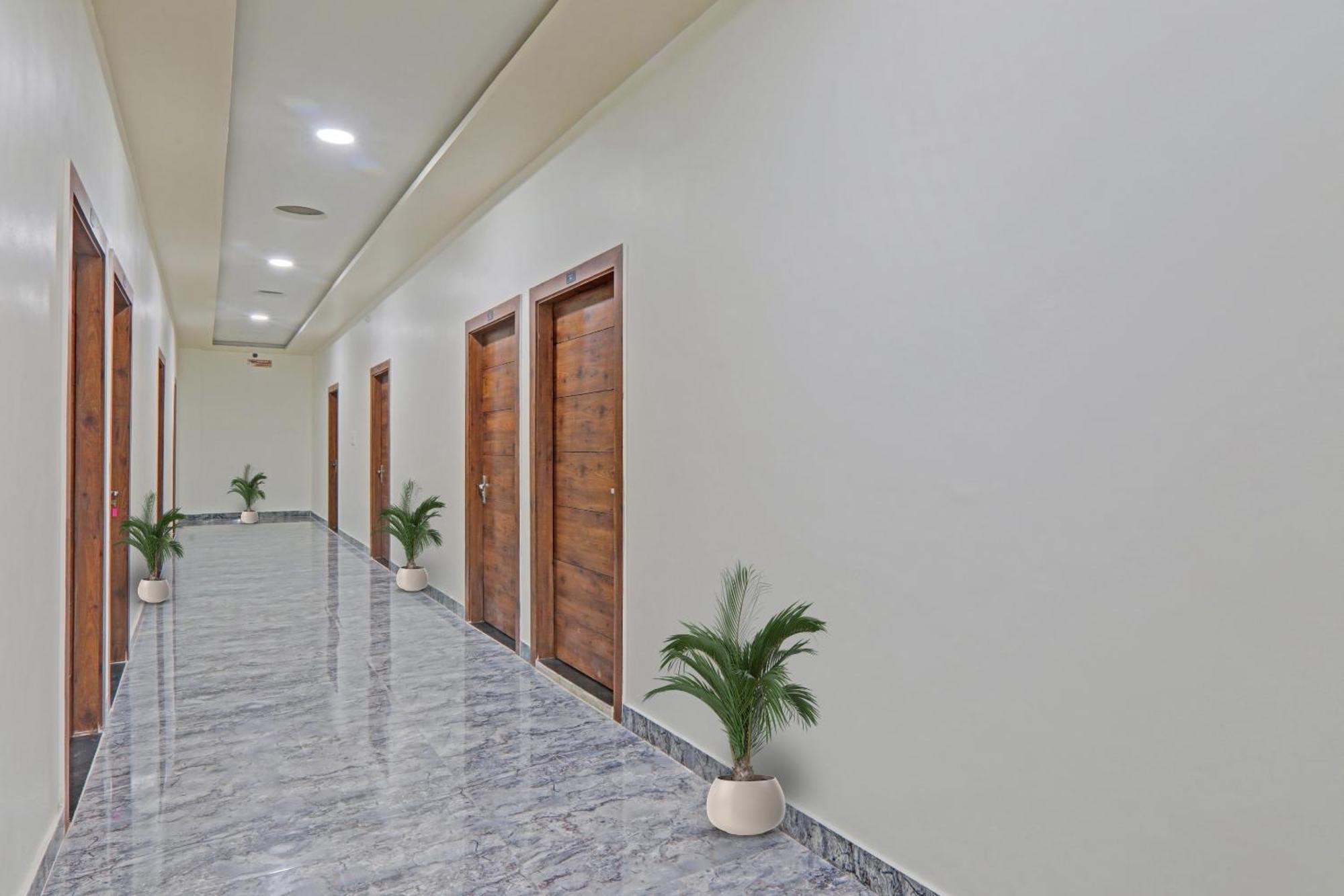 Townhouse P.S.Palace Near Amausi Metro Station Lucknow Extérieur photo
