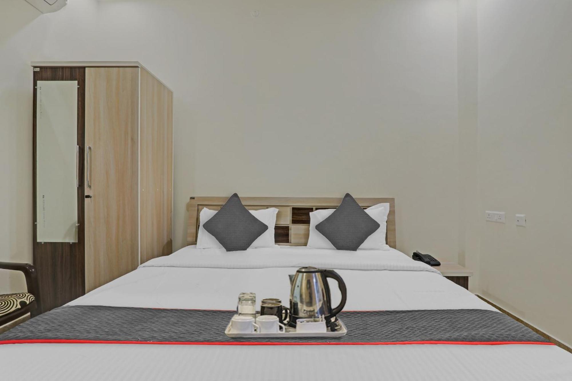 Townhouse P.S.Palace Near Amausi Metro Station Lucknow Extérieur photo