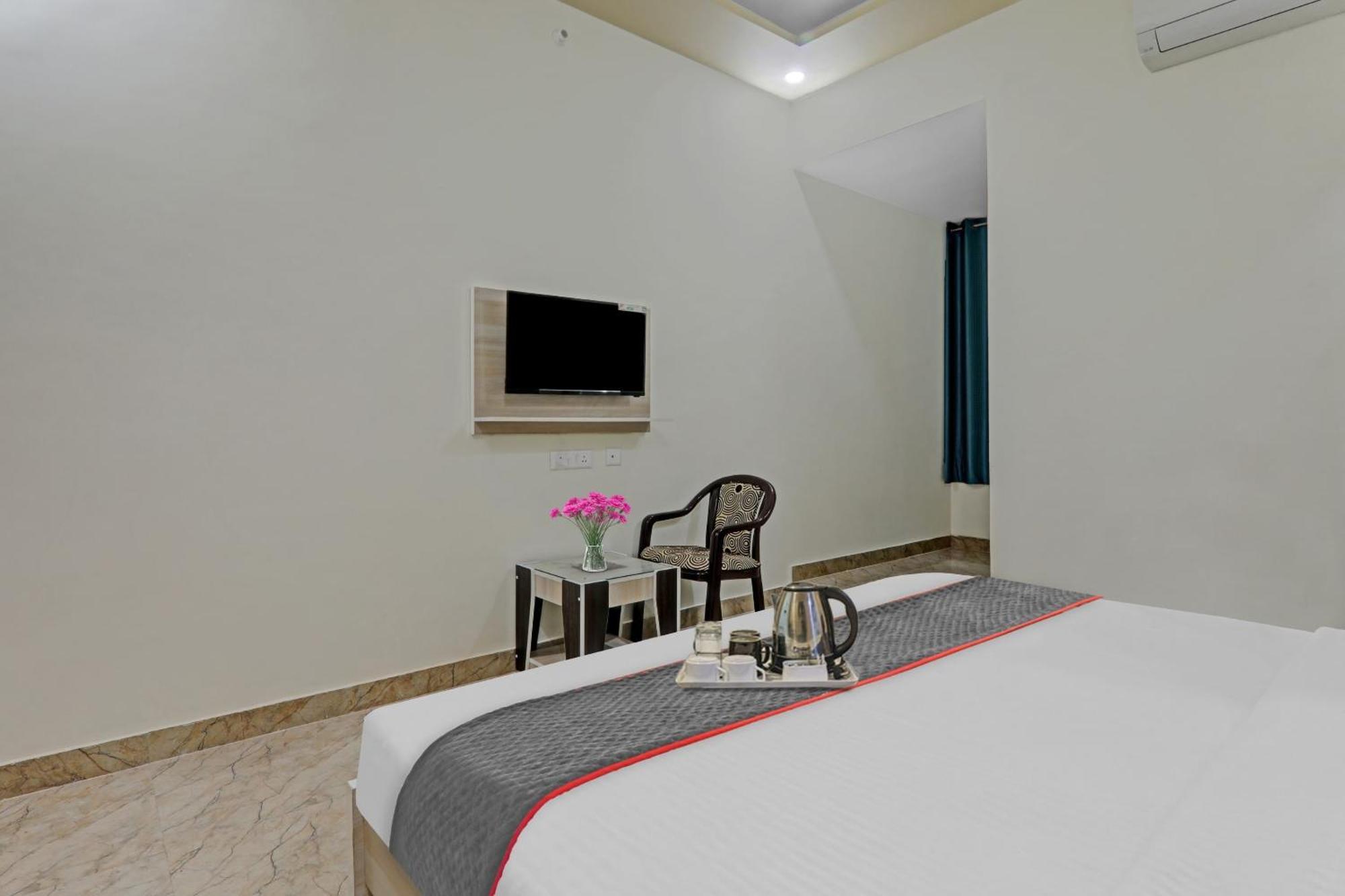 Townhouse P.S.Palace Near Amausi Metro Station Lucknow Extérieur photo