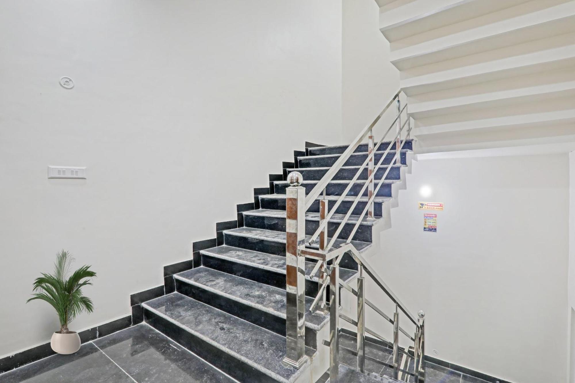 Townhouse P.S.Palace Near Amausi Metro Station Lucknow Extérieur photo