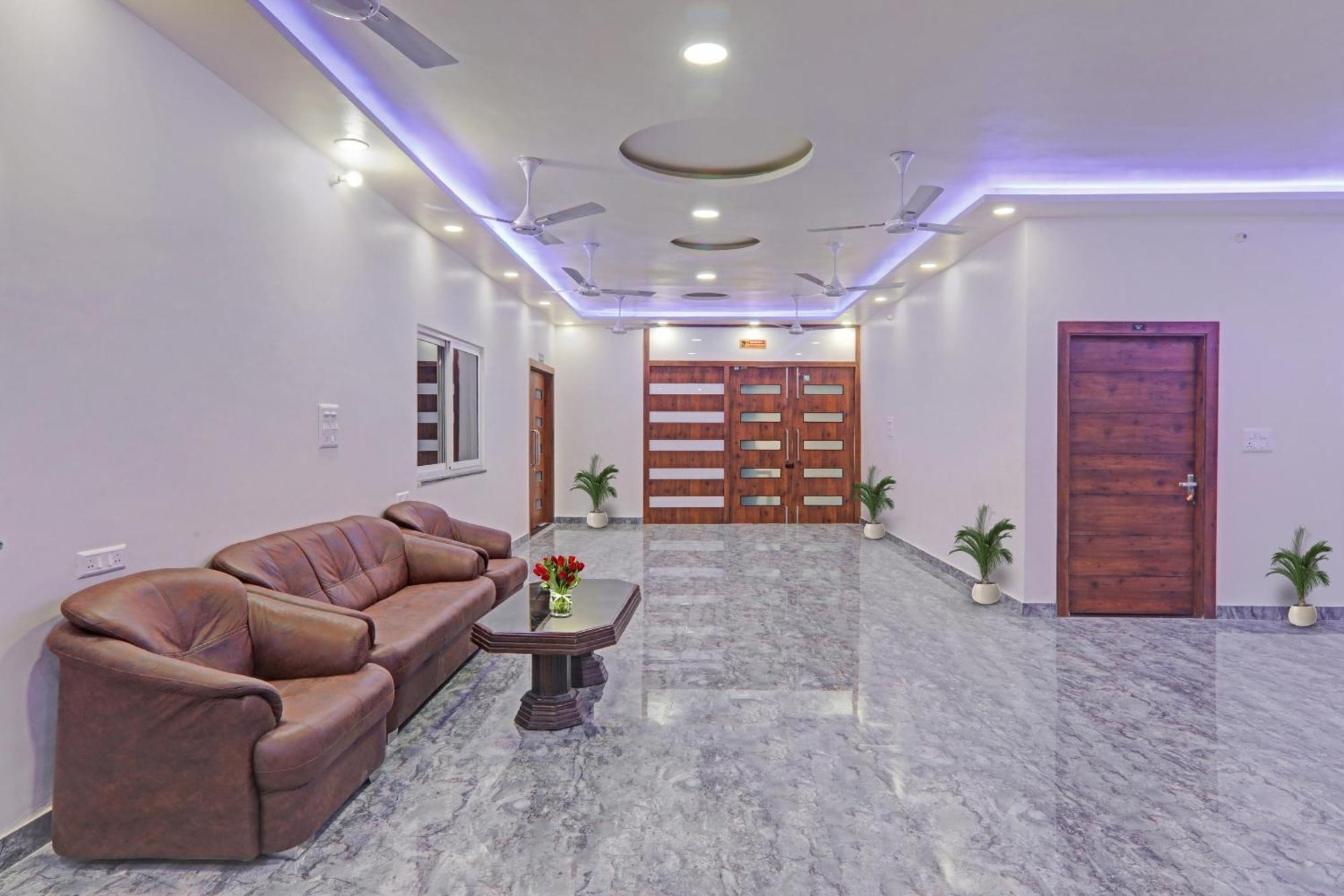 Townhouse P.S.Palace Near Amausi Metro Station Lucknow Extérieur photo