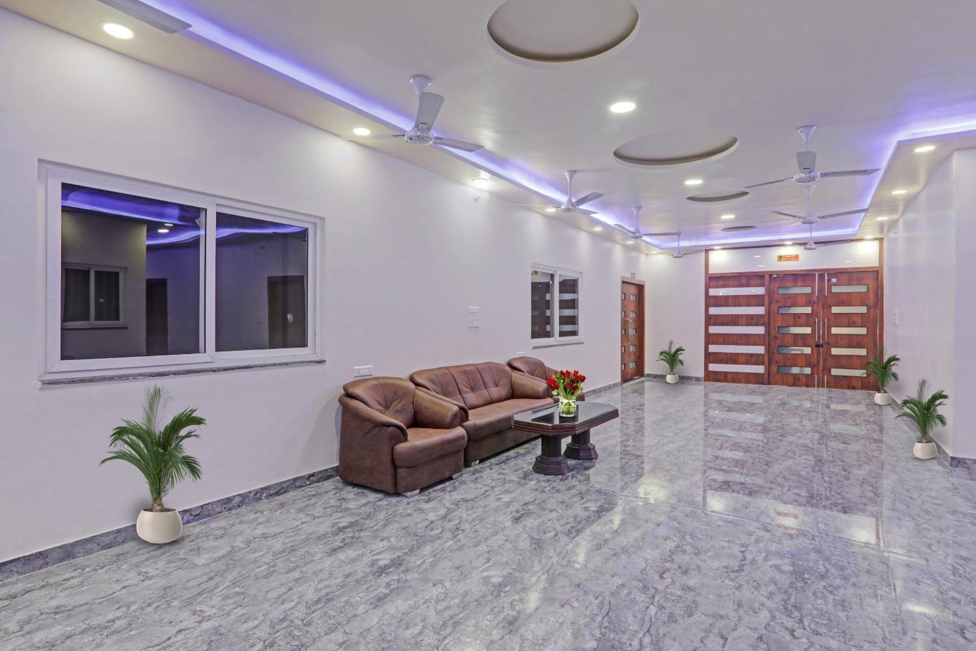 Townhouse P.S.Palace Near Amausi Metro Station Lucknow Extérieur photo