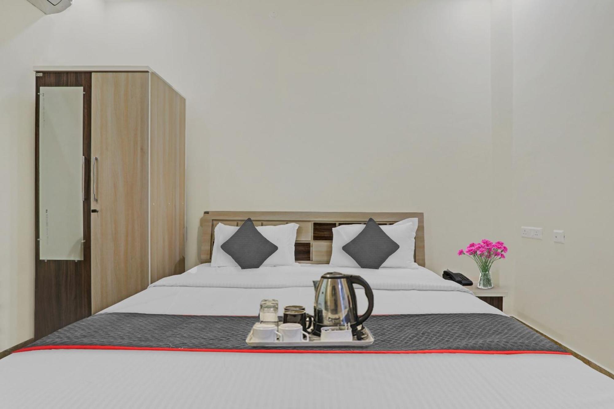 Townhouse P.S.Palace Near Amausi Metro Station Lucknow Extérieur photo
