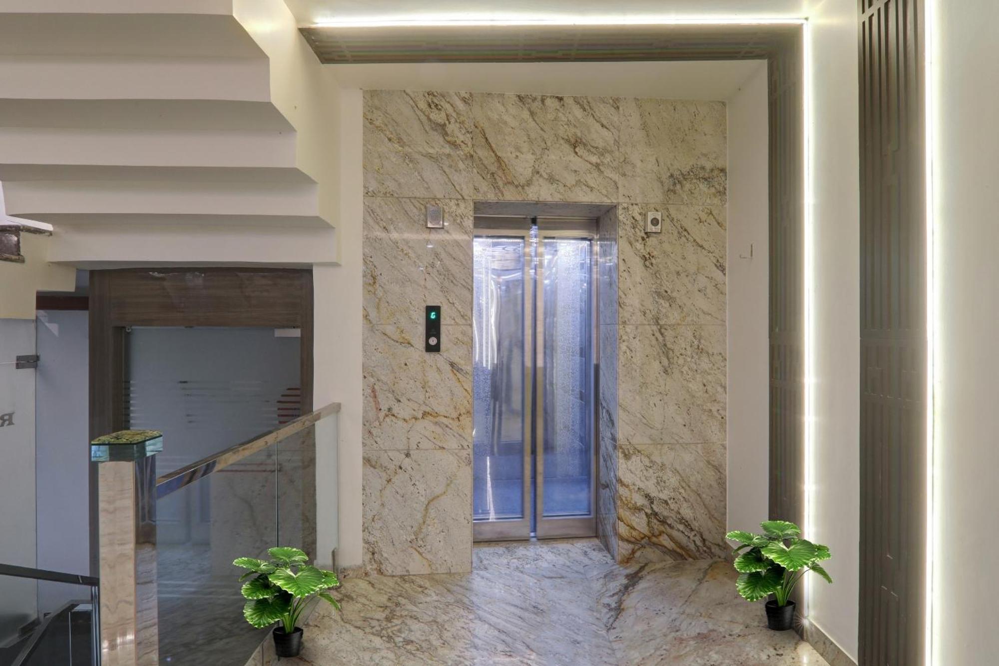 Townhouse P.S.Palace Near Amausi Metro Station Lucknow Extérieur photo