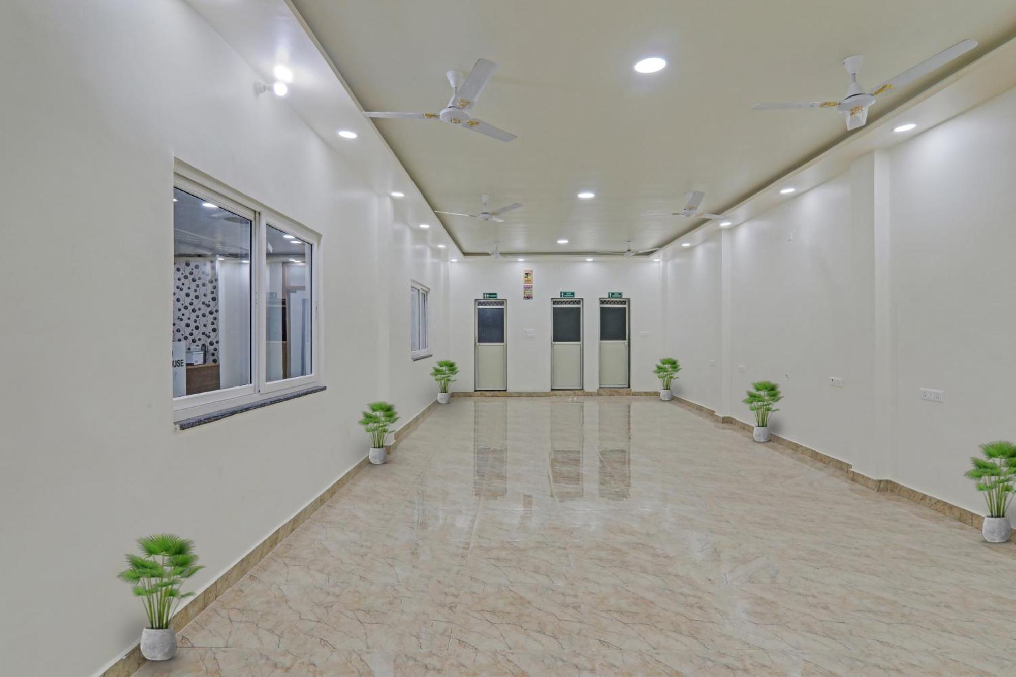Townhouse P.S.Palace Near Amausi Metro Station Lucknow Extérieur photo