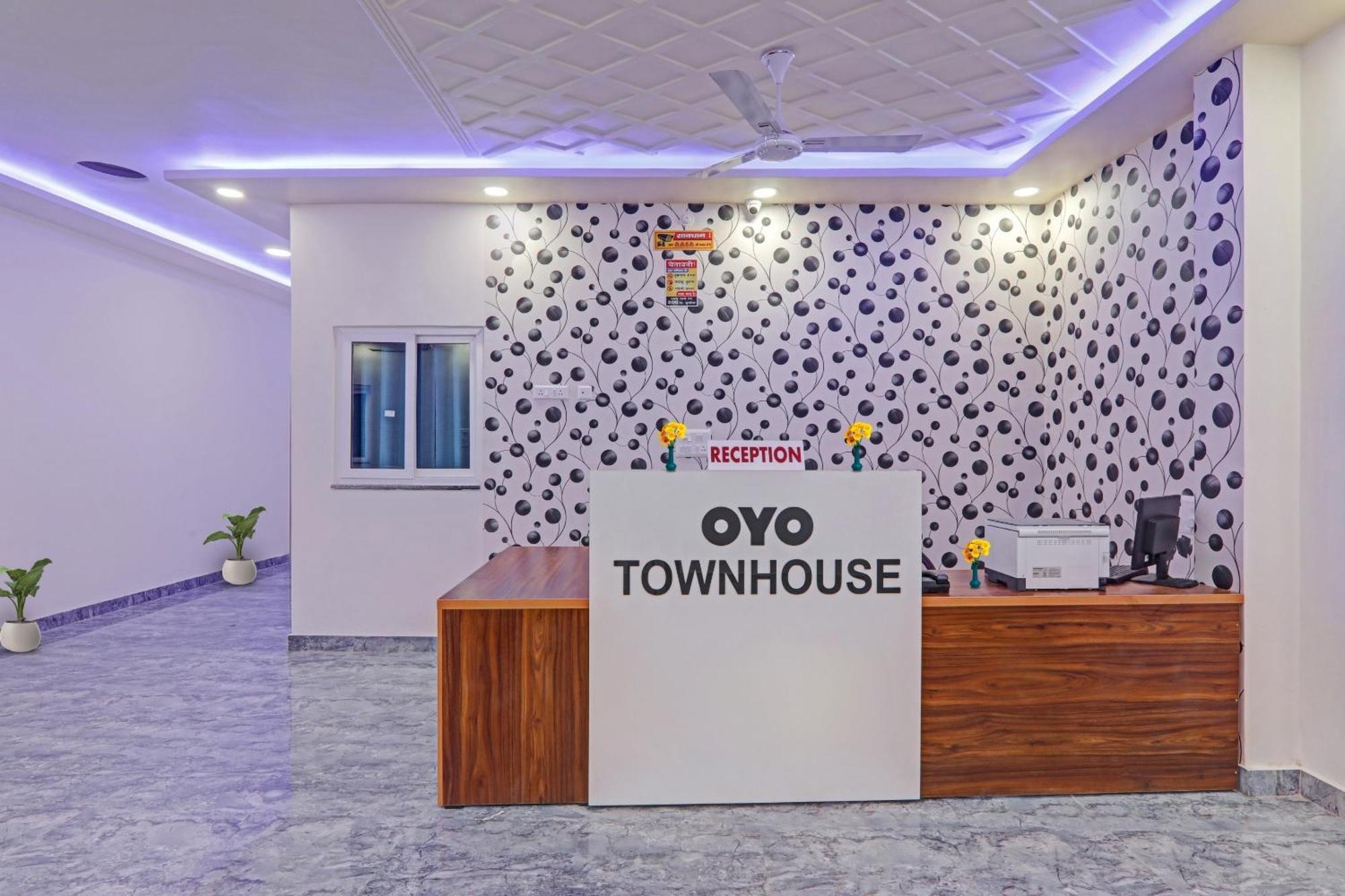 Townhouse P.S.Palace Near Amausi Metro Station Lucknow Extérieur photo